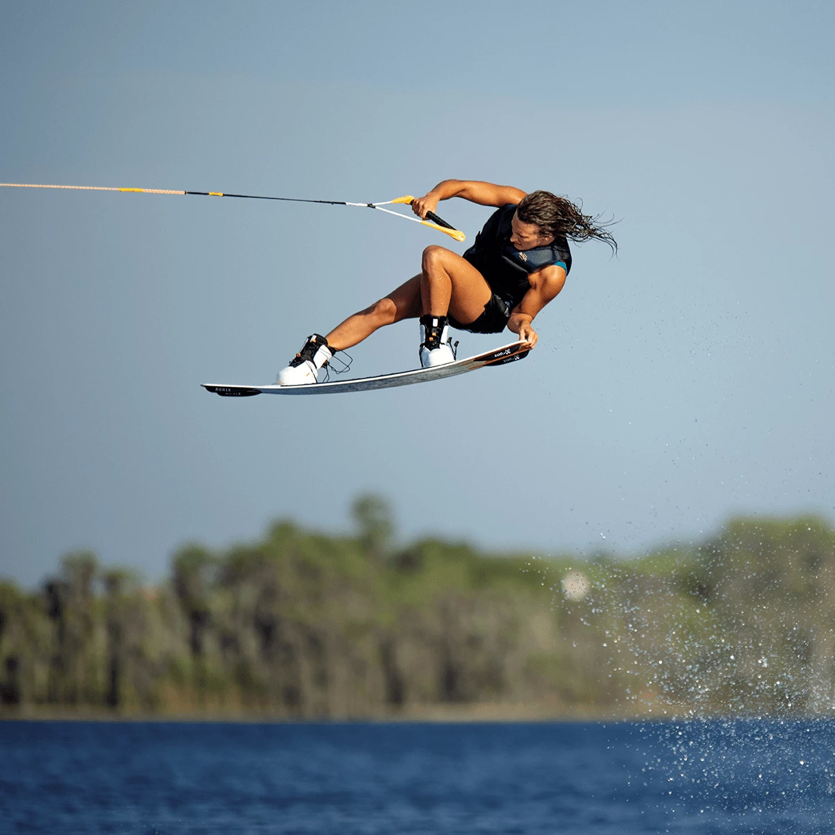 Ronix Rise Air Core 3 Women's Wakeboard 2023 4 Ronix Rise Air Core 3 Women's Wakeboard 2023 - Image 4