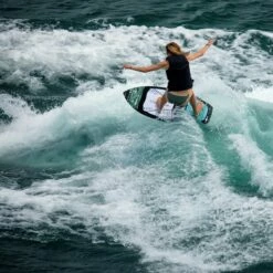 Ronix Women's Sea Captain Wakesurf Board 2023 8 Ronix Women's Sea Captain Wakesurf Board 2023 -LIQUID FORCE Sales ronix womens sea captain wakesurf board 2022 411164